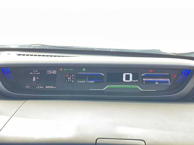 ホンダ フリード ハイブリット クロスター 福岡県 2023(令5)年 4.1万km プラチナホワイトパール 純正9インチナビ/（AppleCarPlay/TV/DVD/CD/HDMI/USB/AM/FM）/バックカメラ/純正15.6インチフリップダウンモニター（VM-231FE）/両側パワースライドドア/レーダークルーズコントロール/純正前方ドライブレコーダー/シートヒーター/純正15インチホイール/車線逸脱警報/横滑り防止装置/プリクラッシュ/LEDヘッドライト/後席テーブル/後席サンシェード/スペアキー/スマートキー/純正ドアバイザー/ステアリングスイッチ/電格ミラー/純正フロアマット