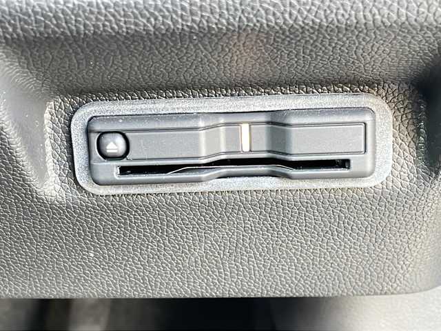 ホンダ フリード ハイブリット クロスター 福岡県 2023(令5)年 4.1万km プラチナホワイトパール 純正9インチナビ/（AppleCarPlay/TV/DVD/CD/HDMI/USB/AM/FM）/バックカメラ/純正15.6インチフリップダウンモニター（VM-231FE）/両側パワースライドドア/レーダークルーズコントロール/純正前方ドライブレコーダー/シートヒーター/純正15インチホイール/車線逸脱警報/横滑り防止装置/プリクラッシュ/LEDヘッドライト/後席テーブル/後席サンシェード/スペアキー/スマートキー/純正ドアバイザー/ステアリングスイッチ/電格ミラー/純正フロアマット