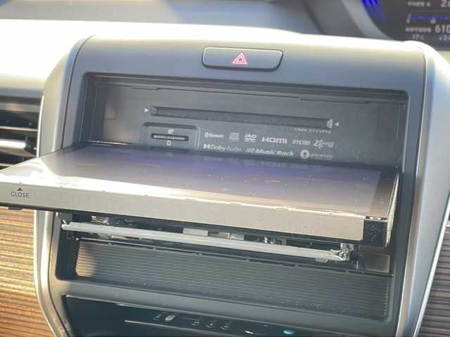 ホンダ フリード ハイブリット クロスター 福岡県 2023(令5)年 4.1万km プラチナホワイトパール 純正9インチナビ/（AppleCarPlay/TV/DVD/CD/HDMI/USB/AM/FM）/バックカメラ/純正15.6インチフリップダウンモニター（VM-231FE）/両側パワースライドドア/レーダークルーズコントロール/純正前方ドライブレコーダー/シートヒーター/純正15インチホイール/車線逸脱警報/横滑り防止装置/プリクラッシュ/LEDヘッドライト/後席テーブル/後席サンシェード/スペアキー/スマートキー/純正ドアバイザー/ステアリングスイッチ/電格ミラー/純正フロアマット