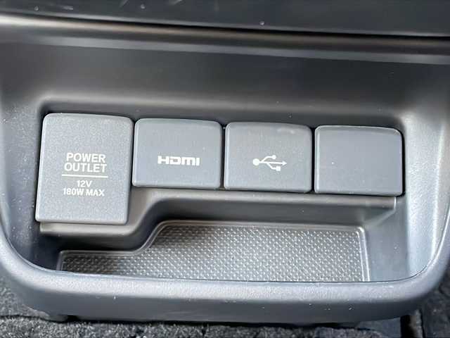 ホンダ フリード ハイブリット クロスター 福岡県 2023(令5)年 4.1万km プラチナホワイトパール 純正9インチナビ/（AppleCarPlay/TV/DVD/CD/HDMI/USB/AM/FM）/バックカメラ/純正15.6インチフリップダウンモニター（VM-231FE）/両側パワースライドドア/レーダークルーズコントロール/純正前方ドライブレコーダー/シートヒーター/純正15インチホイール/車線逸脱警報/横滑り防止装置/プリクラッシュ/LEDヘッドライト/後席テーブル/後席サンシェード/スペアキー/スマートキー/純正ドアバイザー/ステアリングスイッチ/電格ミラー/純正フロアマット