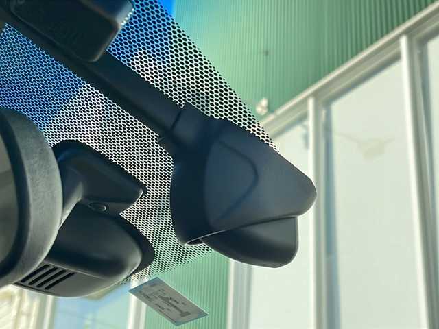 ホンダ フリード ハイブリット クロスター 福岡県 2023(令5)年 4.1万km プラチナホワイトパール 純正9インチナビ/（AppleCarPlay/TV/DVD/CD/HDMI/USB/AM/FM）/バックカメラ/純正15.6インチフリップダウンモニター（VM-231FE）/両側パワースライドドア/レーダークルーズコントロール/純正前方ドライブレコーダー/シートヒーター/純正15インチホイール/車線逸脱警報/横滑り防止装置/プリクラッシュ/LEDヘッドライト/後席テーブル/後席サンシェード/スペアキー/スマートキー/純正ドアバイザー/ステアリングスイッチ/電格ミラー/純正フロアマット