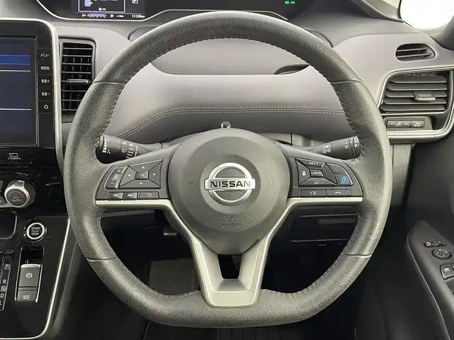 日産 セレナ ハイウェイスター V 大分県 2021(令3)年 1.2万km ダイヤモンドブラック 純正10インチナビ/ーフルセグTV/ーBluetooth/ーDISC/アラウンドビューモニター/インテリジェントルームミラー/純正フリップダウンモニター(リモコン付)/エマージェンシーブレーキ/プロパイロット/両側パワースライドドア/駐車支援/ふらつき警報/車線逸脱警報/車線逸脱防止支援/後側方車両検知警報/後側方衝突防止支援/速度標識表示/道路標識表示/純正16インチアルミホイール/純正フロアマット/ロールサンシェード/LEDヘッドライト/オートライト/レーダークルーズコントロール/プッシュスタート/スマートキー/保証書/取扱説明書