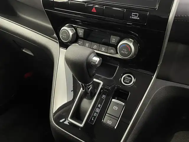 日産 セレナ ハイウェイスター V 大分県 2021(令3)年 1.2万km ダイヤモンドブラック 純正10インチナビ/ーフルセグTV/ーBluetooth/ーDISC/アラウンドビューモニター/インテリジェントルームミラー/純正フリップダウンモニター(リモコン付)/エマージェンシーブレーキ/プロパイロット/両側パワースライドドア/駐車支援/ふらつき警報/車線逸脱警報/車線逸脱防止支援/後側方車両検知警報/後側方衝突防止支援/速度標識表示/道路標識表示/純正16インチアルミホイール/純正フロアマット/ロールサンシェード/LEDヘッドライト/オートライト/レーダークルーズコントロール/プッシュスタート/スマートキー/保証書/取扱説明書