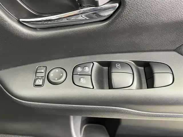 日産 セレナ ハイウェイスター V 大分県 2021(令3)年 1.2万km ダイヤモンドブラック 純正10インチナビ/ーフルセグTV/ーBluetooth/ーDISC/アラウンドビューモニター/インテリジェントルームミラー/純正フリップダウンモニター(リモコン付)/エマージェンシーブレーキ/プロパイロット/両側パワースライドドア/駐車支援/ふらつき警報/車線逸脱警報/車線逸脱防止支援/後側方車両検知警報/後側方衝突防止支援/速度標識表示/道路標識表示/純正16インチアルミホイール/純正フロアマット/ロールサンシェード/LEDヘッドライト/オートライト/レーダークルーズコントロール/プッシュスタート/スマートキー/保証書/取扱説明書