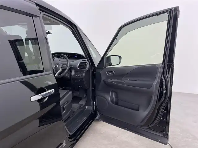 日産 セレナ ハイウェイスター V 大分県 2021(令3)年 1.2万km ダイヤモンドブラック 純正10インチナビ/ーフルセグTV/ーBluetooth/ーDISC/アラウンドビューモニター/インテリジェントルームミラー/純正フリップダウンモニター(リモコン付)/エマージェンシーブレーキ/プロパイロット/両側パワースライドドア/駐車支援/ふらつき警報/車線逸脱警報/車線逸脱防止支援/後側方車両検知警報/後側方衝突防止支援/速度標識表示/道路標識表示/純正16インチアルミホイール/純正フロアマット/ロールサンシェード/LEDヘッドライト/オートライト/レーダークルーズコントロール/プッシュスタート/スマートキー/保証書/取扱説明書