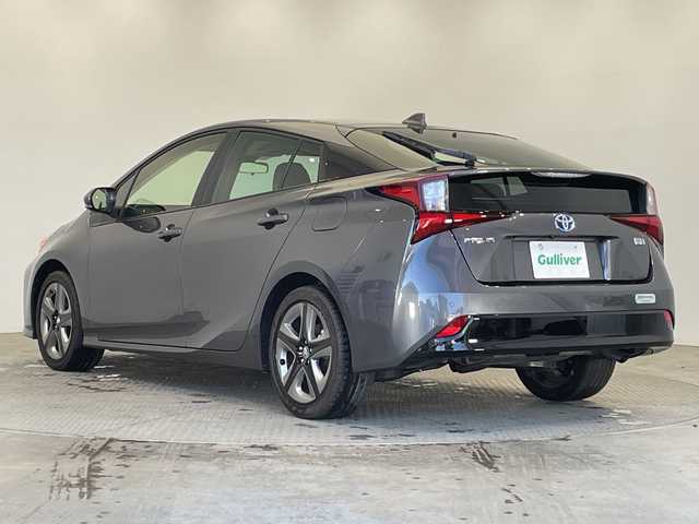 トヨタ プリウス Sツーリングセレクション 栃木県 2021(令3)年 0.6万km グレーメタリック 純正ナビ/(Bluetooth・USB)/全方位カメラ/バックカメラ/トヨタセーフティセンス/ ・プリクラッシュセーフティ/ ・レーンキープアシスト/ ・レーダークルーズコントロール/ ・オートハイビーム/前後コーナーセンサー/パーキングサポートブレーキ/ETC2.0/合皮シート/前席シートヒーター/ステアリングスイッチ/LEDヘッドライト/オートライト/フォグランプ/スマートキー/スペアキー1本