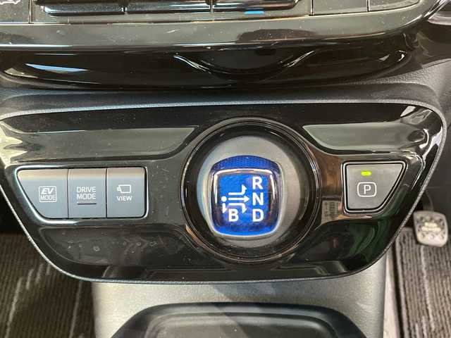 トヨタ プリウス Sツーリングセレクション 栃木県 2021(令3)年 0.6万km グレーメタリック 純正ナビ/(Bluetooth・USB)/全方位カメラ/バックカメラ/トヨタセーフティセンス/ ・プリクラッシュセーフティ/ ・レーンキープアシスト/ ・レーダークルーズコントロール/ ・オートハイビーム/前後コーナーセンサー/パーキングサポートブレーキ/ETC2.0/合皮シート/前席シートヒーター/ステアリングスイッチ/LEDヘッドライト/オートライト/フォグランプ/スマートキー/スペアキー1本