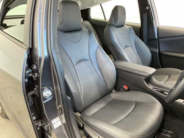 トヨタ プリウス Sツーリングセレクション 栃木県 2021(令3)年 0.6万km グレーメタリック 純正ナビ/(Bluetooth・USB)/全方位カメラ/バックカメラ/トヨタセーフティセンス/ ・プリクラッシュセーフティ/ ・レーンキープアシスト/ ・レーダークルーズコントロール/ ・オートハイビーム/前後コーナーセンサー/パーキングサポートブレーキ/ETC2.0/合皮シート/前席シートヒーター/ステアリングスイッチ/LEDヘッドライト/オートライト/フォグランプ/スマートキー/スペアキー1本