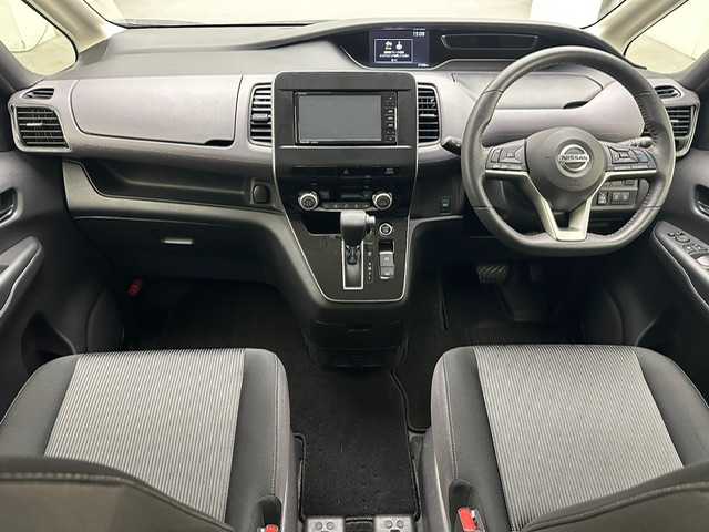 日産 セレナ ハイウェイスター V 兵庫県 2021(令3)年 4.8万km ダイヤモンドブラック ・社外ＳＤナビ/・CN-RE07WD/（CD/DVD/フルセグ/SD/Bluetooth）/・プロパイロット　/・両側パワースライドドア　/・ＢＳＭ/・電子パーキングブレーキ　　/・アラウンドビューモニター　/・デジタルインナーミラー　/・ステアリングスイッチ　/・社外前方ドライブレコーダー　/・社外ETC/・アイドリングストップ/・オートライト/・LEDヘッドライト/・LEDフォグランプ/・純正フロアマット/・純正ドアバイザー