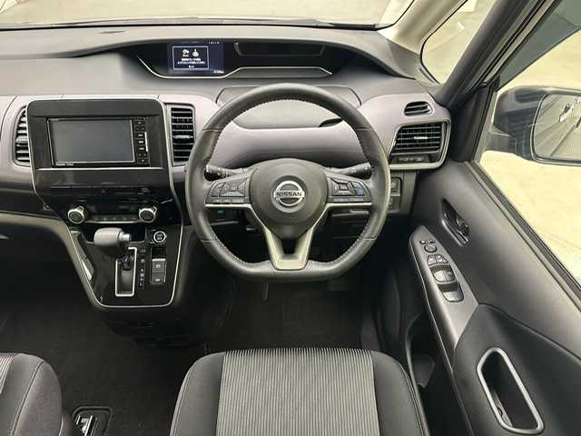 日産 セレナ ハイウェイスター V 兵庫県 2021(令3)年 4.8万km ダイヤモンドブラック ・社外ＳＤナビ/・CN-RE07WD/（CD/DVD/フルセグ/SD/Bluetooth）/・プロパイロット　/・両側パワースライドドア　/・ＢＳＭ/・電子パーキングブレーキ　　/・アラウンドビューモニター　/・デジタルインナーミラー　/・ステアリングスイッチ　/・社外前方ドライブレコーダー　/・社外ETC/・アイドリングストップ/・オートライト/・LEDヘッドライト/・LEDフォグランプ/・純正フロアマット/・純正ドアバイザー