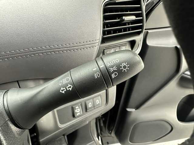 日産 セレナ ハイウェイスター V 兵庫県 2021(令3)年 4.8万km ダイヤモンドブラック ・社外ＳＤナビ/・CN-RE07WD/（CD/DVD/フルセグ/SD/Bluetooth）/・プロパイロット　/・両側パワースライドドア　/・ＢＳＭ/・電子パーキングブレーキ　　/・アラウンドビューモニター　/・デジタルインナーミラー　/・ステアリングスイッチ　/・社外前方ドライブレコーダー　/・社外ETC/・アイドリングストップ/・オートライト/・LEDヘッドライト/・LEDフォグランプ/・純正フロアマット/・純正ドアバイザー