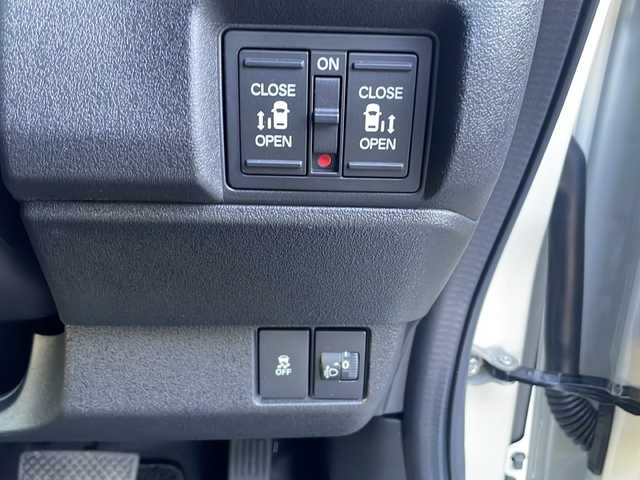 ホンダ Ｎ ＢＯＸ カスタム ターボ 東京都 2023(令5)年 0.2万km プラチナホワイトパール ワンオーナー/登録時走行距離【1730km】/純正ナビ/（フルセグ/BT/CD/DVD/FM/AM/Apple　Car Play/Android Auto）/渋滞追従機能付アダプティブクルーズコントロール/車線維持支援システム/衝突軽減ブレーキ/オートマチックハイビーム/先行車発進お知らせ機能/両側パワースライドドア/パドルシフト/全方位カメラ/ハーフレザーシート/シートヒーター（D/N）/オートホールド/サンシェード/ドライブレコーダー（前後）/スマートキー/スペアキー/ETC2.0