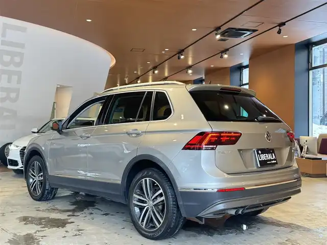 フォルクスワーゲン ティグアン TDI 4モーション ハイライン 道央・札幌 2019(平31)年 3.3万km タングステンシルバーメタリック パノラマスライディングルーフ/レザーシートパッケージ/　・本革シート/　・パワーシート/　・ランバーサポート/DCCパッケージ/オプション19インチアルミ/アダプティブシャーシコントロール/オールインセーフティ/　・ACC/　・360°カメラ/　・レーンキープアシスト/　・レンチェンジアシスト/　・ハイビームアシスト/　・フロントアシスト/純正メモリナビ/フルセグテレビ/　DVD/BT/USB/SD/シートヒーター/LEDヘッドライト/ヘッドアップディスプレイ