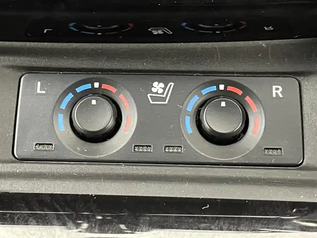 トヨタ ヴェルファイア Z Gエディション 埼玉県 2018(平30)年 5.1万km ホワイトパールクリスタルシャイン フリップダウンモニター/三眼LEDヘッドライト/サンルーフ/両側パワースライドドア/パワーバックドア/本革シート/バックカメラ/コーナーセンサー/純正アルミホイール/ETC2.0/ステアリングヒーター/レーンキープアシスト/ドライブレコーダー/ステアリングスイッチ/スマートキー/プッシュスタート