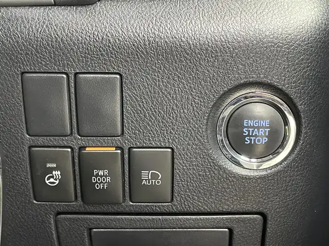 トヨタ ヴェルファイア Z Gエディション 埼玉県 2018(平30)年 5.1万km ホワイトパールクリスタルシャイン フリップダウンモニター/三眼LEDヘッドライト/サンルーフ/両側パワースライドドア/パワーバックドア/本革シート/バックカメラ/コーナーセンサー/純正アルミホイール/ETC2.0/ステアリングヒーター/レーンキープアシスト/ドライブレコーダー/ステアリングスイッチ/スマートキー/プッシュスタート