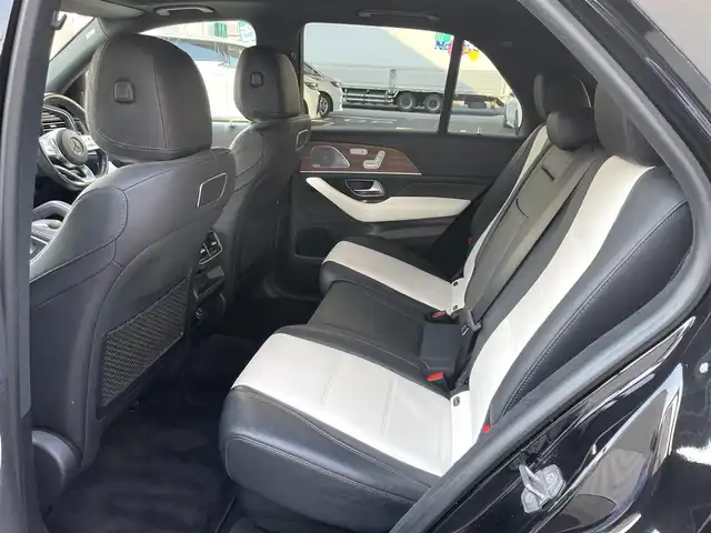 メルセデス・ベンツ ＧＬＥ４５０ 4MATIC スポーツ 栃木県 2019(令1)年 4.9万km オブシディアンブラック 純正ナビ（BT/USB/フルセグTV）/レザーエクスクルーシブパッケージ/スライディングムーンルーフ/デジタルインナーミラー/ヘッドアップディスプレイ/置き型充電/Burmesterサウンド/パワーバックドア/ステアリングアシスト/アクティブレーンキーピングアシスト/道路標識アシスト/アクティブブレーキアシスト/ブラインドスポットアシスト/レーンチェンジアシスト/レーダークルーズコントロール/前席エアーシート/全席シートヒーター/全席パワーシート/アンビエントライト/ドライブレコーダー/エアーサスペンション/オートチルト＆テレスコピックステアリング/パドルシフト/サイドステップ/ルーフレール/トランクマット/トランクロールシェード/保証書/取説