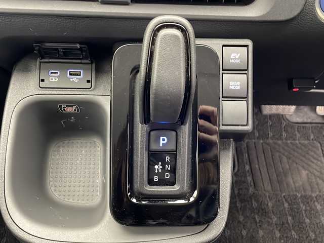 トヨタ シエンタ ハイブリッド Z 栃木県 2023(令5)年 3.6万km ブラック 4WD/純正メモリナビ&フルセグTV&USB&BT/トヨタセーフティセンス/アダプティブクルーズコントロール/レーンディパーチャーアラート/ブラインドスポットモニター/プリクラッシュセーフティ/プロアクティブドライビングアシスト/リアクロストラフィックアラート/パーキングサポートブレーキ/オートマチックハイビーム/ロードサインアシスト/両側パワースライドドア/前席シートヒーター/ステアリングスイッチ/ステアリングヒーター/ウォークスルー/2列目サンシェード/全方位カメラ/ビルトインETC2.0/LEDヘッドライト/オートライト/電動格納ミラー/ウィンカーミラー/ドアミラーヒーター/純正15インチAW装着/純正フロアマット/純正ドアバイザー/プッシュスタート/スマートキー/スペアキー1本