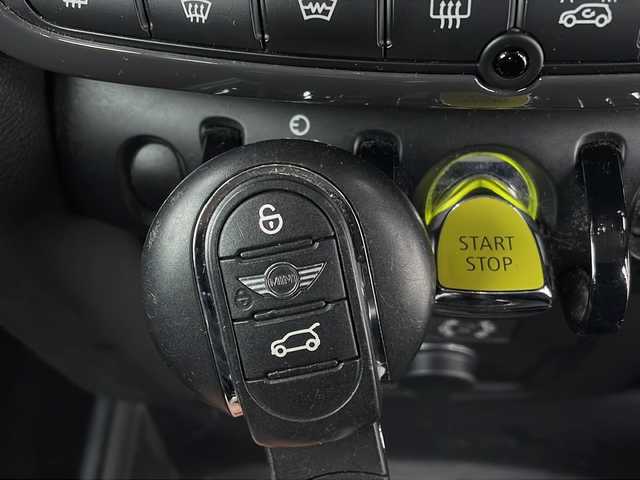 ＭＩＮＩ ミニ クロスオーバー クーパー S E オール4 新潟県 2018(平30)年 6万km メルティングシルバーM ４WD/衝突被害軽減ブレーキ/ターボ/PHEV/純正HDDナビ/　　AM/FM/BT/USB/AUX/バックモニター/アクティブクルーズコントロール/LEDオートライト/オートマチックハイビーム/前席シートヒーター/純正アルミホイール付/電動パーキングブレーキ/電動格納ミラー/フロアマット/ドアバイザー/スマートキー/充電コード付き