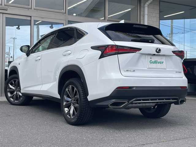 レクサス ＮＸ 300 Fスポーツ 青森県 2020(令2)年 6.2万km ホワイトノーヴァガラスフレーク ワンオーナー/4WD/三眼LEDヘッドライト/白黒ハーフレザーシート/純正ナビ（フルセグ/BlueTooth）/パワーバックドア/フロントシートパワーシート/フロントシートヒーター/フロントシートベンチレーター/ステアリングヒーター/クルーズコントロール/レーントレーシングスイッチ/360°カメラ/バック/サイド/フロントカメラ/AWDロックモードスイッチ/LEDヘッドライト/フォグランプ/19インチ純正アルミホイール/カードキー/スペアキー/ビルトイン2.0ETC/前後ドライブレコーダー/ヘッドアップディスプレイ/ディーラー記録簿R4/R6/R7/保証書/取扱説明書/ナビ説明書