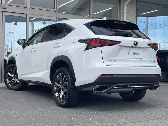 レクサス ＮＸ 300 Fスポーツ 青森県 2020(令2)年 6.2万km ホワイトノーヴァガラスフレーク ワンオーナー/4WD/三眼LEDヘッドライト/白黒ハーフレザーシート/純正ナビ（フルセグ/BlueTooth）/パワーバックドア/フロントシートパワーシート/フロントシートヒーター/フロントシートベンチレーター/ステアリングヒーター/クルーズコントロール/レーントレーシングスイッチ/360°カメラ/バック/サイド/フロントカメラ/AWDロックモードスイッチ/LEDヘッドライト/フォグランプ/19インチ純正アルミホイール/カードキー/スペアキー/ビルトイン2.0ETC/前後ドライブレコーダー/ヘッドアップディスプレイ/ディーラー記録簿R4/R6/R7/保証書/取扱説明書/ナビ説明書