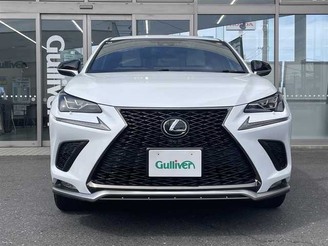 レクサス ＮＸ 300 Fスポーツ 青森県 2020(令2)年 6.2万km ホワイトノーヴァガラスフレーク ワンオーナー/4WD/三眼LEDヘッドライト/白黒ハーフレザーシート/純正ナビ（フルセグ/BlueTooth）/パワーバックドア/フロントシートパワーシート/フロントシートヒーター/フロントシートベンチレーター/ステアリングヒーター/クルーズコントロール/レーントレーシングスイッチ/360°カメラ/バック/サイド/フロントカメラ/AWDロックモードスイッチ/LEDヘッドライト/フォグランプ/19インチ純正アルミホイール/カードキー/スペアキー/ビルトイン2.0ETC/前後ドライブレコーダー/ヘッドアップディスプレイ/ディーラー記録簿R4/R6/R7/保証書/取扱説明書/ナビ説明書