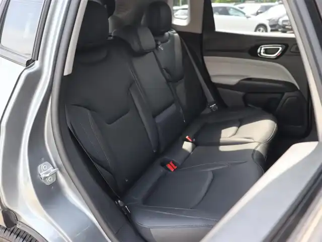 クライスラー・ジープ コンパス 長野県 2021(令3)年 6.2万km グレー 黒革シート　/ＵｃｏｎｎｅｃｔナビＴＶ　/３６０°　/ＣａｒＰｌａｙ　/ＡＬＰＩＮＥサウンド　/ＡＣＣ　/衝突軽減Ｂ　/ＬＫＡ　/ＢＳＭ　/ＰａｒｋＳｅｎｓｅ　/パワーシート／ヒーター／ステアヒーター　/パワーバックドア