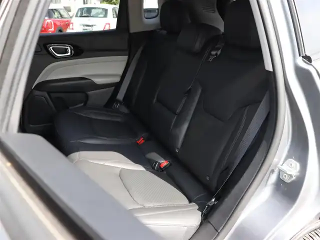 クライスラー・ジープ コンパス 長野県 2021(令3)年 6.2万km グレー 黒革シート　/ＵｃｏｎｎｅｃｔナビＴＶ　/３６０°　/ＣａｒＰｌａｙ　/ＡＬＰＩＮＥサウンド　/ＡＣＣ　/衝突軽減Ｂ　/ＬＫＡ　/ＢＳＭ　/ＰａｒｋＳｅｎｓｅ　/パワーシート／ヒーター／ステアヒーター　/パワーバックドア
