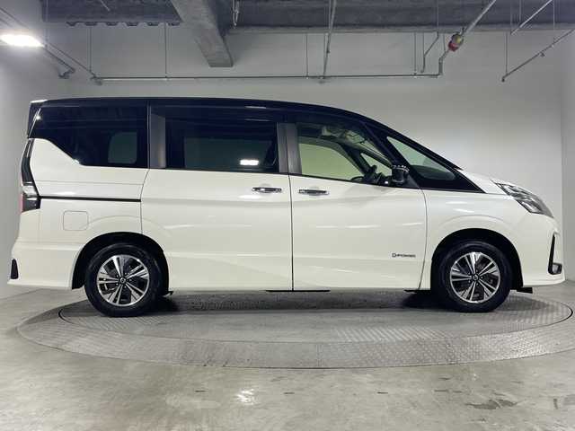 日産 セレナ e－パワー ハイウェイスター V 神奈川県 2020(令2)年 3.3万km ブリリアントホワイトパール 2トーン 純正10インチSDナビ/AM&FM&BT&フルセグTV/全方位モニター/純正フリップダウンモニター/デジタルインナーミラー/社外ドライブレコーダー/純正ビルトインETC2.0/両側パワースライドドア/ハンズフリーパワースライドドア/リアオートエアコン/3列目ヒーターダクト/ステアリングヒーター/プロパイロット/全方位運転支援システム/インテリジェントエマージェンシーブレーキ/踏み間違い衝突防止アシスト/車線逸脱防止支援システム/後側方衝突防止支援システム/標識検知機能/前方衝突予測警報/車線逸脱警報/後側方車両検知警報/後退時車両検知警報/インテリジェントクルーズコントロール/電動パーキングブレーキ/ブレーキオートホールド/LEDヘッドライト/オートハイビーム/LEDフォグライト/純正AW付スタッドレスタイヤ積込