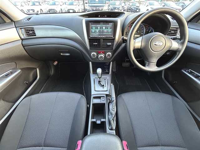 スバル フォレスター 2．0XS スタイル 鳥取県 2012(平24)年 6.9万km オブシディアンブラックパール 4WD/社外ナビ/フルセグ/DVD/CD/BT/バックカメラ/キセノンライト/フォグライト/純正16インチアルミホイール/電動格納ミラー/フロアマット/ドアバイザー/取扱説明書/スペアキー/スタッドレスセット積込み