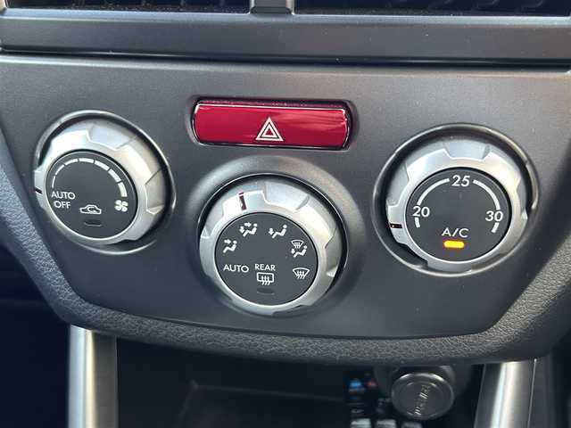 スバル フォレスター 2．0XS スタイル 鳥取県 2012(平24)年 6.9万km オブシディアンブラックパール 4WD/社外ナビ/フルセグ/DVD/CD/BT/バックカメラ/キセノンライト/フォグライト/純正16インチアルミホイール/電動格納ミラー/フロアマット/ドアバイザー/取扱説明書/スペアキー/スタッドレスセット積込み