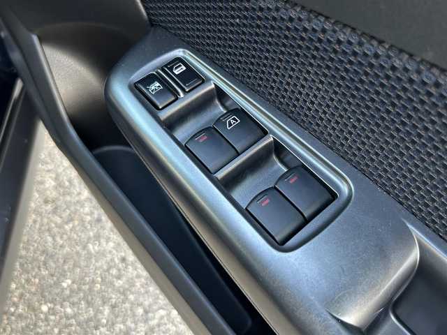 スバル フォレスター 2．0XS スタイル 鳥取県 2012(平24)年 6.9万km オブシディアンブラックパール 4WD/社外ナビ/フルセグ/DVD/CD/BT/バックカメラ/キセノンライト/フォグライト/純正16インチアルミホイール/電動格納ミラー/フロアマット/ドアバイザー/取扱説明書/スペアキー/スタッドレスセット積込み
