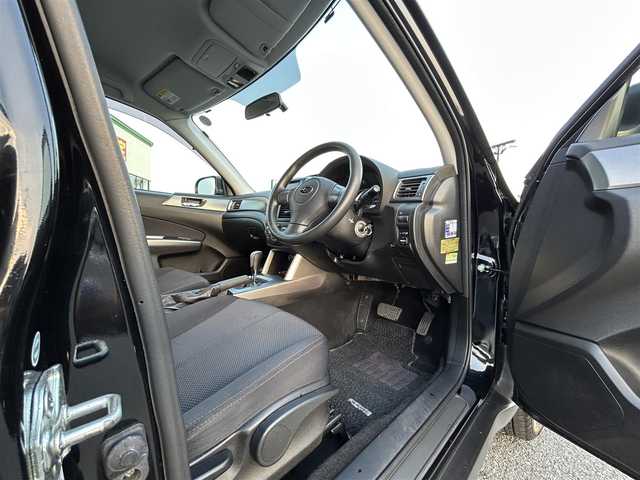 スバル フォレスター 2．0XS スタイル 鳥取県 2012(平24)年 6.9万km オブシディアンブラックパール 4WD/社外ナビ/フルセグ/DVD/CD/BT/バックカメラ/キセノンライト/フォグライト/純正16インチアルミホイール/電動格納ミラー/フロアマット/ドアバイザー/取扱説明書/スペアキー/スタッドレスセット積込み