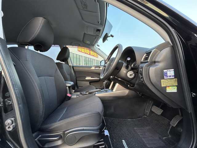 スバル フォレスター 2．0XS スタイル 鳥取県 2012(平24)年 6.9万km オブシディアンブラックパール 4WD/社外ナビ/フルセグ/DVD/CD/BT/バックカメラ/キセノンライト/フォグライト/純正16インチアルミホイール/電動格納ミラー/フロアマット/ドアバイザー/取扱説明書/スペアキー/スタッドレスセット積込み