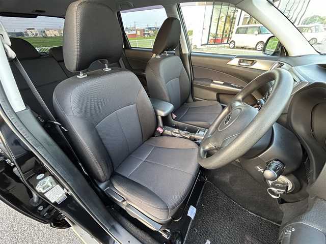 スバル フォレスター 2．0XS スタイル 鳥取県 2012(平24)年 6.9万km オブシディアンブラックパール 4WD/社外ナビ/フルセグ/DVD/CD/BT/バックカメラ/キセノンライト/フォグライト/純正16インチアルミホイール/電動格納ミラー/フロアマット/ドアバイザー/取扱説明書/スペアキー/スタッドレスセット積込み