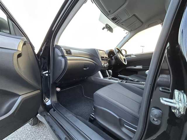 スバル フォレスター 2．0XS スタイル 鳥取県 2012(平24)年 6.9万km オブシディアンブラックパール 4WD/社外ナビ/フルセグ/DVD/CD/BT/バックカメラ/キセノンライト/フォグライト/純正16インチアルミホイール/電動格納ミラー/フロアマット/ドアバイザー/取扱説明書/スペアキー/スタッドレスセット積込み