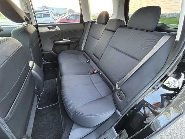 スバル フォレスター 2．0XS スタイル 鳥取県 2012(平24)年 6.9万km オブシディアンブラックパール 4WD/社外ナビ/フルセグ/DVD/CD/BT/バックカメラ/キセノンライト/フォグライト/純正16インチアルミホイール/電動格納ミラー/フロアマット/ドアバイザー/取扱説明書/スペアキー/スタッドレスセット積込み