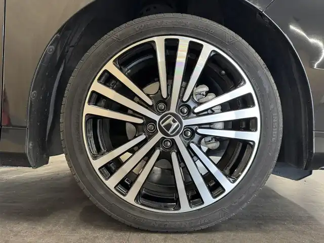 ホンダ オデッセイ アブソルート EX ADV 三重県 2015(平27)年 7.1万km クリスタルブラックパール ガソリン/FF/MTモード付インパネCVT/純正 7インチナビ/（FM/AM/CD/DVD/USB/iPod/Bluetooth/TV/HDMI/後席HDMI）/純正 9インチ後席モニター/マルチビューカメラシステム（360カメラ）/両側パワースライドドア/ビルトインETC/Honda SENSING/・衝突軽減ブレーキ［CMBS］/・車線維持支援システム［LKAS］/・路外逸脱抑制機能/・アダプティブクルーズコントロール［ACC］/・先行車発進お知らせ機能/・ブラインドスポットシステム/・標識認識機能（常駐表示機能付）/・スマートパーキングアシストシステム/装備/・ハーフレザーシート/・パワーシート（D8way）/・トリプルゾーンコントロール・フルオートエアコン（前席左右＋後席）/・プレミアムクレードル2ndシート（オットマン・バックシェル付）/・オートライト/・LEDヘッドライト/・電動格納ドアミラー（ヒーター付）/・パドルシフト/・ステアリングスイッチ/・社外AW（18×7J ＋52 114.3-5）あり/・プッシュスタート/・スマートキーx3/など