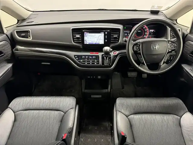 ホンダ オデッセイ アブソルート EX ADV 三重県 2015(平27)年 7.1万km クリスタルブラックパール ガソリン/FF/MTモード付インパネCVT/純正 7インチナビ/（FM/AM/CD/DVD/USB/iPod/Bluetooth/TV/HDMI/後席HDMI）/純正 9インチ後席モニター/マルチビューカメラシステム（360カメラ）/両側パワースライドドア/ビルトインETC/Honda SENSING/・衝突軽減ブレーキ［CMBS］/・車線維持支援システム［LKAS］/・路外逸脱抑制機能/・アダプティブクルーズコントロール［ACC］/・先行車発進お知らせ機能/・ブラインドスポットシステム/・標識認識機能（常駐表示機能付）/・スマートパーキングアシストシステム/装備/・ハーフレザーシート/・パワーシート（D8way）/・トリプルゾーンコントロール・フルオートエアコン（前席左右＋後席）/・プレミアムクレードル2ndシート（オットマン・バックシェル付）/・オートライト/・LEDヘッドライト/・電動格納ドアミラー（ヒーター付）/・パドルシフト/・ステアリングスイッチ/・社外AW（18×7J ＋52 114.3-5）あり/・プッシュスタート/・スマートキーx3/など
