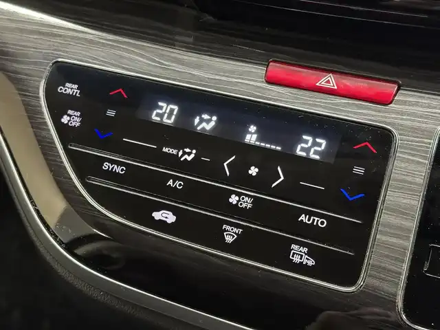 ホンダ オデッセイ アブソルート EX ADV 三重県 2015(平27)年 7.1万km クリスタルブラックパール ガソリン/FF/MTモード付インパネCVT/純正 7インチナビ/（FM/AM/CD/DVD/USB/iPod/Bluetooth/TV/HDMI/後席HDMI）/純正 9インチ後席モニター/マルチビューカメラシステム（360カメラ）/両側パワースライドドア/ビルトインETC/Honda SENSING/・衝突軽減ブレーキ［CMBS］/・車線維持支援システム［LKAS］/・路外逸脱抑制機能/・アダプティブクルーズコントロール［ACC］/・先行車発進お知らせ機能/・ブラインドスポットシステム/・標識認識機能（常駐表示機能付）/・スマートパーキングアシストシステム/装備/・ハーフレザーシート/・パワーシート（D8way）/・トリプルゾーンコントロール・フルオートエアコン（前席左右＋後席）/・プレミアムクレードル2ndシート（オットマン・バックシェル付）/・オートライト/・LEDヘッドライト/・電動格納ドアミラー（ヒーター付）/・パドルシフト/・ステアリングスイッチ/・社外AW（18×7J ＋52 114.3-5）あり/・プッシュスタート/・スマートキーx3/など