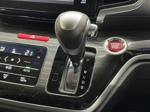 ホンダ オデッセイ アブソルート EX ADV 三重県 2015(平27)年 7.1万km クリスタルブラックパール ガソリン/FF/MTモード付インパネCVT/純正 7インチナビ/（FM/AM/CD/DVD/USB/iPod/Bluetooth/TV/HDMI/後席HDMI）/純正 9インチ後席モニター/マルチビューカメラシステム（360カメラ）/両側パワースライドドア/ビルトインETC/Honda SENSING/・衝突軽減ブレーキ［CMBS］/・車線維持支援システム［LKAS］/・路外逸脱抑制機能/・アダプティブクルーズコントロール［ACC］/・先行車発進お知らせ機能/・ブラインドスポットシステム/・標識認識機能（常駐表示機能付）/・スマートパーキングアシストシステム/装備/・ハーフレザーシート/・パワーシート（D8way）/・トリプルゾーンコントロール・フルオートエアコン（前席左右＋後席）/・プレミアムクレードル2ndシート（オットマン・バックシェル付）/・オートライト/・LEDヘッドライト/・電動格納ドアミラー（ヒーター付）/・パドルシフト/・ステアリングスイッチ/・社外AW（18×7J ＋52 114.3-5）あり/・プッシュスタート/・スマートキーx3/など
