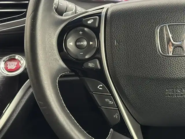 ホンダ オデッセイ アブソルート EX ADV 三重県 2015(平27)年 7.1万km クリスタルブラックパール ガソリン/FF/MTモード付インパネCVT/純正 7インチナビ/（FM/AM/CD/DVD/USB/iPod/Bluetooth/TV/HDMI/後席HDMI）/純正 9インチ後席モニター/マルチビューカメラシステム（360カメラ）/両側パワースライドドア/ビルトインETC/Honda SENSING/・衝突軽減ブレーキ［CMBS］/・車線維持支援システム［LKAS］/・路外逸脱抑制機能/・アダプティブクルーズコントロール［ACC］/・先行車発進お知らせ機能/・ブラインドスポットシステム/・標識認識機能（常駐表示機能付）/・スマートパーキングアシストシステム/装備/・ハーフレザーシート/・パワーシート（D8way）/・トリプルゾーンコントロール・フルオートエアコン（前席左右＋後席）/・プレミアムクレードル2ndシート（オットマン・バックシェル付）/・オートライト/・LEDヘッドライト/・電動格納ドアミラー（ヒーター付）/・パドルシフト/・ステアリングスイッチ/・社外AW（18×7J ＋52 114.3-5）あり/・プッシュスタート/・スマートキーx3/など