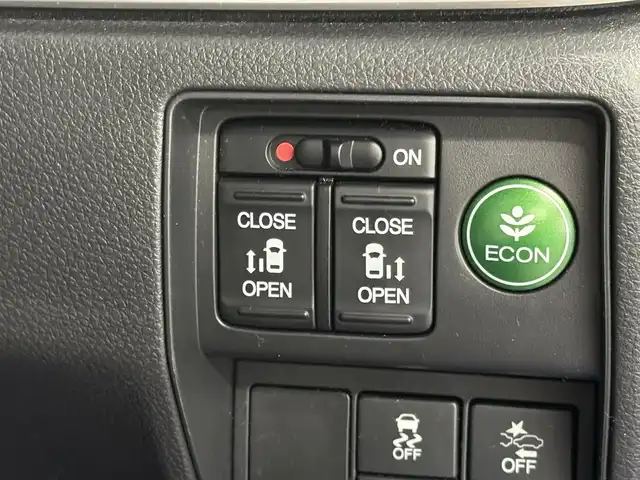 ホンダ オデッセイ アブソルート EX ADV 三重県 2015(平27)年 7.1万km クリスタルブラックパール ガソリン/FF/MTモード付インパネCVT/純正 7インチナビ/（FM/AM/CD/DVD/USB/iPod/Bluetooth/TV/HDMI/後席HDMI）/純正 9インチ後席モニター/マルチビューカメラシステム（360カメラ）/両側パワースライドドア/ビルトインETC/Honda SENSING/・衝突軽減ブレーキ［CMBS］/・車線維持支援システム［LKAS］/・路外逸脱抑制機能/・アダプティブクルーズコントロール［ACC］/・先行車発進お知らせ機能/・ブラインドスポットシステム/・標識認識機能（常駐表示機能付）/・スマートパーキングアシストシステム/装備/・ハーフレザーシート/・パワーシート（D8way）/・トリプルゾーンコントロール・フルオートエアコン（前席左右＋後席）/・プレミアムクレードル2ndシート（オットマン・バックシェル付）/・オートライト/・LEDヘッドライト/・電動格納ドアミラー（ヒーター付）/・パドルシフト/・ステアリングスイッチ/・社外AW（18×7J ＋52 114.3-5）あり/・プッシュスタート/・スマートキーx3/など