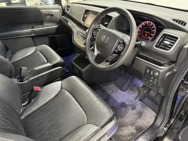 ホンダ オデッセイ アブソルート EX ADV 三重県 2015(平27)年 7.1万km クリスタルブラックパール ガソリン/FF/MTモード付インパネCVT/純正 7インチナビ/（FM/AM/CD/DVD/USB/iPod/Bluetooth/TV/HDMI/後席HDMI）/純正 9インチ後席モニター/マルチビューカメラシステム（360カメラ）/両側パワースライドドア/ビルトインETC/Honda SENSING/・衝突軽減ブレーキ［CMBS］/・車線維持支援システム［LKAS］/・路外逸脱抑制機能/・アダプティブクルーズコントロール［ACC］/・先行車発進お知らせ機能/・ブラインドスポットシステム/・標識認識機能（常駐表示機能付）/・スマートパーキングアシストシステム/装備/・ハーフレザーシート/・パワーシート（D8way）/・トリプルゾーンコントロール・フルオートエアコン（前席左右＋後席）/・プレミアムクレードル2ndシート（オットマン・バックシェル付）/・オートライト/・LEDヘッドライト/・電動格納ドアミラー（ヒーター付）/・パドルシフト/・ステアリングスイッチ/・社外AW（18×7J ＋52 114.3-5）あり/・プッシュスタート/・スマートキーx3/など