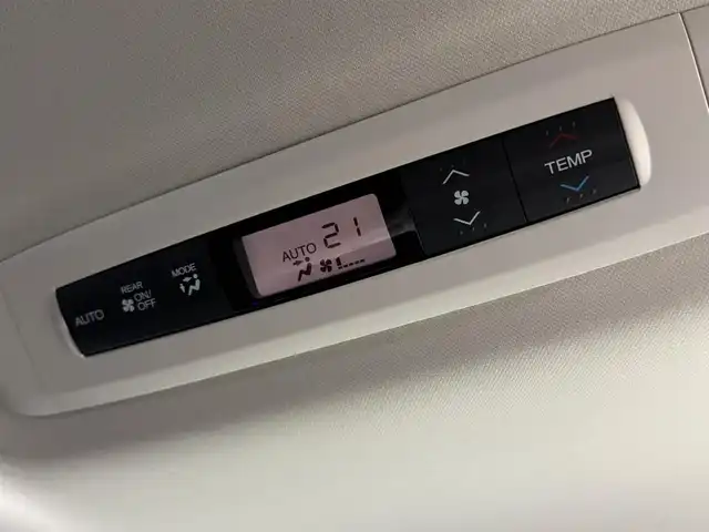 ホンダ オデッセイ アブソルート EX ADV 三重県 2015(平27)年 7.1万km クリスタルブラックパール ガソリン/FF/MTモード付インパネCVT/純正 7インチナビ/（FM/AM/CD/DVD/USB/iPod/Bluetooth/TV/HDMI/後席HDMI）/純正 9インチ後席モニター/マルチビューカメラシステム（360カメラ）/両側パワースライドドア/ビルトインETC/Honda SENSING/・衝突軽減ブレーキ［CMBS］/・車線維持支援システム［LKAS］/・路外逸脱抑制機能/・アダプティブクルーズコントロール［ACC］/・先行車発進お知らせ機能/・ブラインドスポットシステム/・標識認識機能（常駐表示機能付）/・スマートパーキングアシストシステム/装備/・ハーフレザーシート/・パワーシート（D8way）/・トリプルゾーンコントロール・フルオートエアコン（前席左右＋後席）/・プレミアムクレードル2ndシート（オットマン・バックシェル付）/・オートライト/・LEDヘッドライト/・電動格納ドアミラー（ヒーター付）/・パドルシフト/・ステアリングスイッチ/・社外AW（18×7J ＋52 114.3-5）あり/・プッシュスタート/・スマートキーx3/など