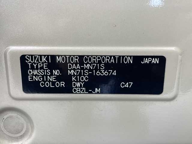 スズキ クロスビー HYBRID MZ 秋田県 2020(令2)年 2.6万km キャラバンアイボリーパールメタリック/ブラック 2トーンルーフ ４WD/純正８インチナビ【FM/AM/BT/CD/DVD】　/全方位カメラ　/フルセグTV /プッシュスタート /LEDライト　/前席シートヒーター　/アイドリングストップ　/パドルシフト　/クルーズコントロール　/ビルトインETC /ワンオーナー /純正AW/純正フロアマット/ヒルディセントコントロール/ダウンヒルアシストコントロール/横滑り防止装置/衝突被害軽減システム/クリアランスソナー /コーナーセンサー /衝突被害軽減システム/レーンキープアシスト/オートエアコン /オートライト/スマートキー/スペアキー有り/ステアリングリモコン/サイドバイザー /ウィンカーミラー /フォグライト /保証書/取扱説明書