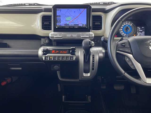スズキ クロスビー HYBRID MZ 秋田県 2020(令2)年 2.6万km キャラバンアイボリーパールメタリック/ブラック 2トーンルーフ ４WD/純正８インチナビ【FM/AM/BT/CD/DVD】　/全方位カメラ　/フルセグTV /プッシュスタート /LEDライト　/前席シートヒーター　/アイドリングストップ　/パドルシフト　/クルーズコントロール　/ビルトインETC /ワンオーナー /純正AW/純正フロアマット/ヒルディセントコントロール/ダウンヒルアシストコントロール/横滑り防止装置/衝突被害軽減システム/クリアランスソナー /コーナーセンサー /衝突被害軽減システム/レーンキープアシスト/オートエアコン /オートライト/スマートキー/スペアキー有り/ステアリングリモコン/サイドバイザー /ウィンカーミラー /フォグライト /保証書/取扱説明書