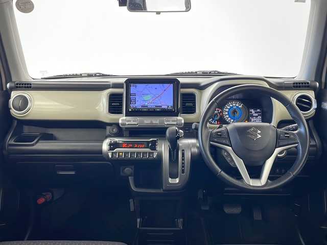 スズキ クロスビー HYBRID MZ 秋田県 2020(令2)年 2.6万km キャラバンアイボリーパールメタリック/ブラック 2トーンルーフ ４WD/純正８インチナビ【FM/AM/BT/CD/DVD】　/全方位カメラ　/フルセグTV /プッシュスタート /LEDライト　/前席シートヒーター　/アイドリングストップ　/パドルシフト　/クルーズコントロール　/ビルトインETC /ワンオーナー /純正AW/純正フロアマット/ヒルディセントコントロール/ダウンヒルアシストコントロール/横滑り防止装置/衝突被害軽減システム/クリアランスソナー /コーナーセンサー /衝突被害軽減システム/レーンキープアシスト/オートエアコン /オートライト/スマートキー/スペアキー有り/ステアリングリモコン/サイドバイザー /ウィンカーミラー /フォグライト /保証書/取扱説明書