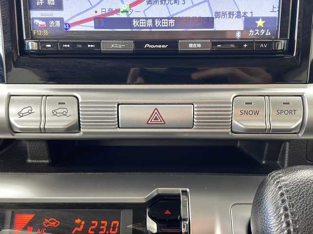 スズキ クロスビー HYBRID MZ 秋田県 2020(令2)年 2.6万km キャラバンアイボリーパールメタリック/ブラック 2トーンルーフ ４WD/純正８インチナビ【FM/AM/BT/CD/DVD】　/全方位カメラ　/フルセグTV /プッシュスタート /LEDライト　/前席シートヒーター　/アイドリングストップ　/パドルシフト　/クルーズコントロール　/ビルトインETC /ワンオーナー /純正AW/純正フロアマット/ヒルディセントコントロール/ダウンヒルアシストコントロール/横滑り防止装置/衝突被害軽減システム/クリアランスソナー /コーナーセンサー /衝突被害軽減システム/レーンキープアシスト/オートエアコン /オートライト/スマートキー/スペアキー有り/ステアリングリモコン/サイドバイザー /ウィンカーミラー /フォグライト /保証書/取扱説明書