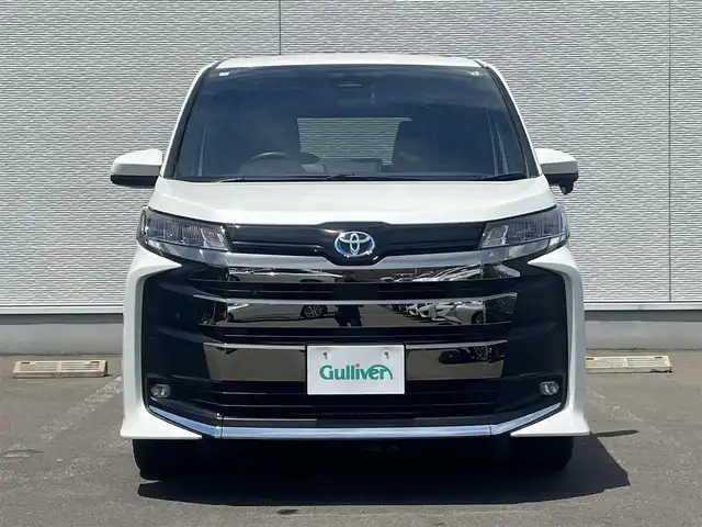 トヨタ ノア ハイブリッド S－G 秋田県 2024(令6)年 10.7万km ホワイトパールクリスタルシャイン ４WD/衝突軽減システム/LEDヘッドライト/片側パワースライドドア/純正メモリナビ（DVD/CD再生可能）/フルセグ/デジタルインナーミラー一体型バックカメラ/MONZA JAPAN製16インチアルミ（夏タイヤ装着）/スマートキー/アイドリングストップ/プッシュスタート/コーナーセンサー/オートマチックハイビーム/レーダークルーズコントロール追従走行有/LTA（レーントレーシングアシスト）/ステアリングスイッチ/電動パーキングブレーキ/ブレーキホールド機能/ETC2.0/ドライブレコーダー/純正フロアマット/純正ドアバイザー/オートライト/オートエアコン/パワーステアリング/パワーウィンドウ/ヘッドライトレベライザー/ウォークスルー/横滑り防止/盗難防止装置/電動格納ウィンカーミラー/キーレスエントリー/保証書/取扱説明書/記録簿/スペアキー1本有