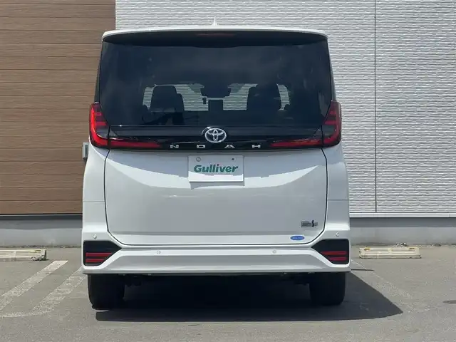 トヨタ ノア ハイブリッド S－G 秋田県 2024(令6)年 10.7万km ホワイトパールクリスタルシャイン ４WD/衝突軽減システム/LEDヘッドライト/片側パワースライドドア/純正メモリナビ（DVD/CD再生可能）/フルセグ/デジタルインナーミラー一体型バックカメラ/MONZA JAPAN製16インチアルミ（夏タイヤ装着）/スマートキー/アイドリングストップ/プッシュスタート/コーナーセンサー/オートマチックハイビーム/レーダークルーズコントロール追従走行有/LTA（レーントレーシングアシスト）/ステアリングスイッチ/電動パーキングブレーキ/ブレーキホールド機能/ETC2.0/ドライブレコーダー/純正フロアマット/純正ドアバイザー/オートライト/オートエアコン/パワーステアリング/パワーウィンドウ/ヘッドライトレベライザー/ウォークスルー/横滑り防止/盗難防止装置/電動格納ウィンカーミラー/キーレスエントリー/保証書/取扱説明書/記録簿/スペアキー1本有